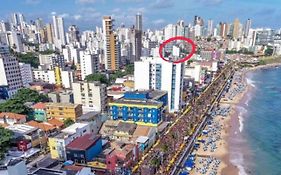 Belíssimo Apto vista mar espetacular na Barra - 100 metros da praia!